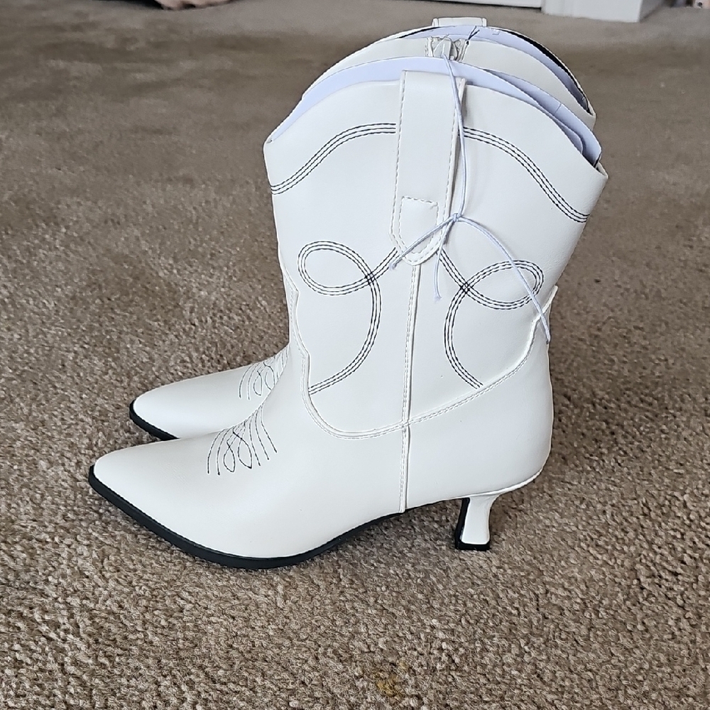 Women's White Western Ankle Boots- Size 6.5